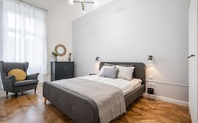 Atmos Glare Apartment