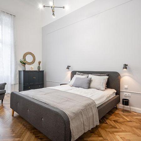 Atmos Glare Apartment Budapest Esterno foto
