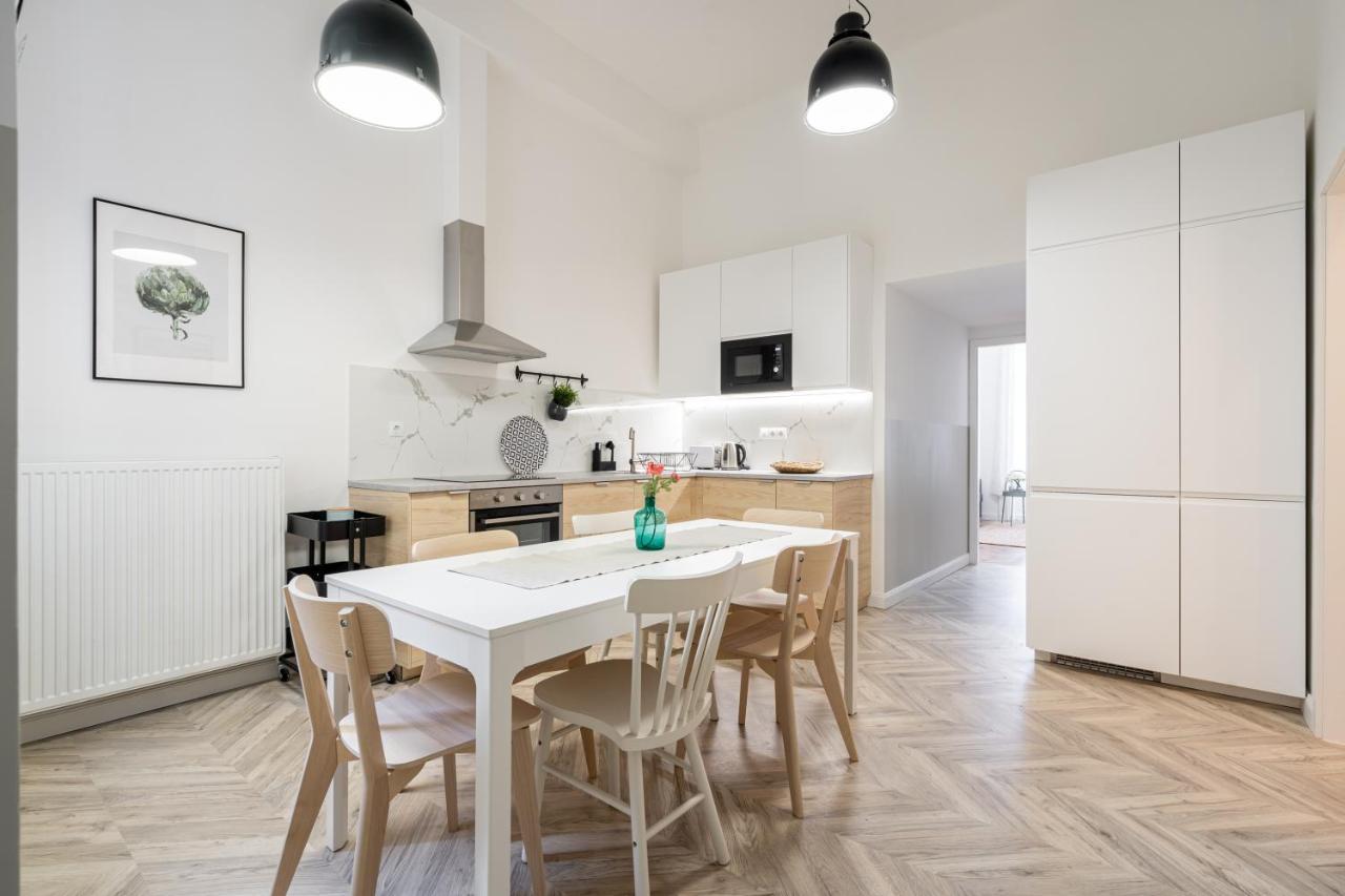 Atmos Glare Apartment Budapest Esterno foto