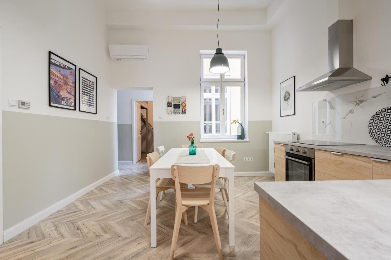 Atmos Glare Apartment Budapest Esterno foto