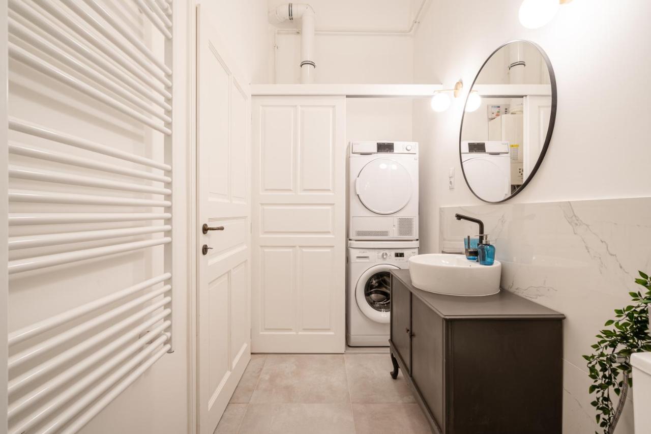 Atmos Glare Apartment Budapest Esterno foto