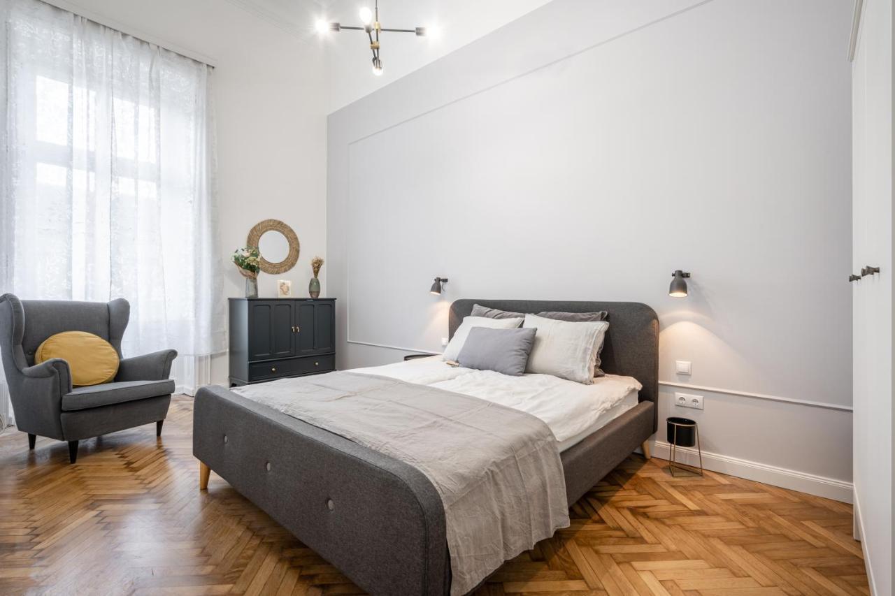 Atmos Glare Apartment Budapest Esterno foto