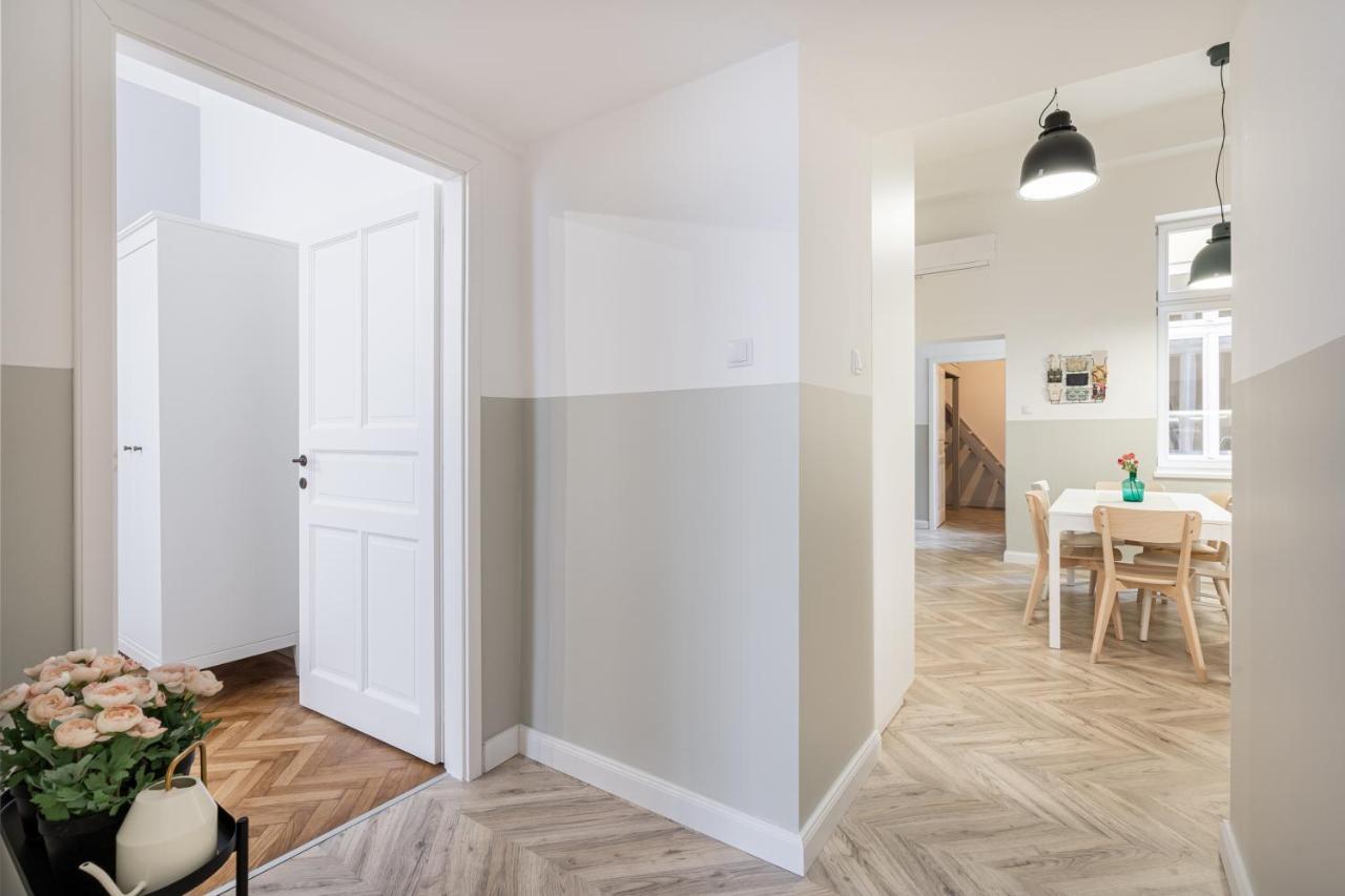 Atmos Glare Apartment Budapest Esterno foto