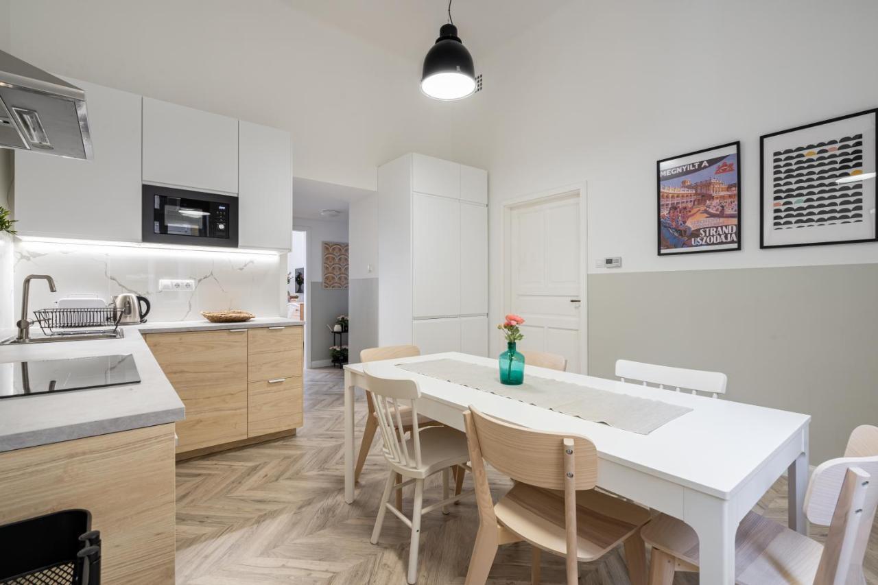 Atmos Glare Apartment Budapest Esterno foto