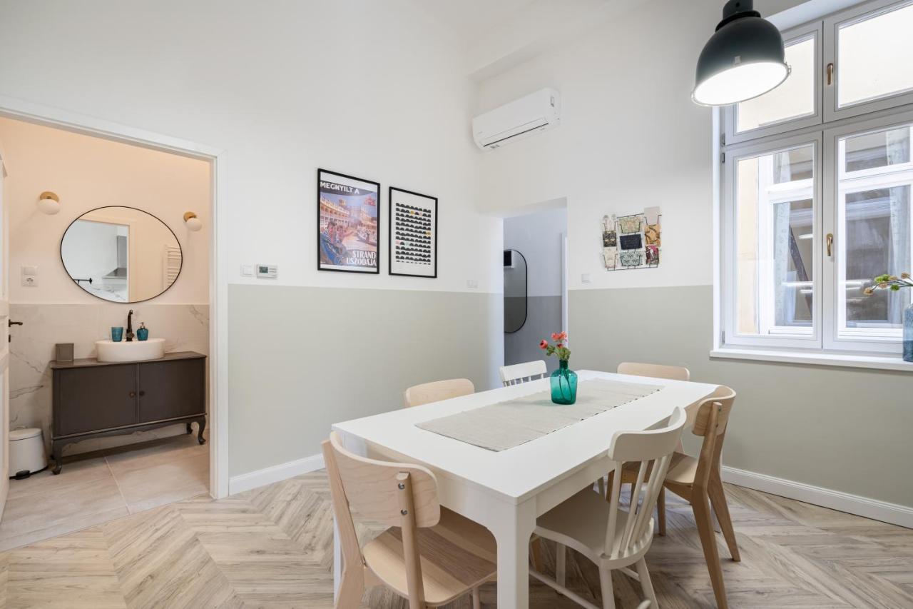 Atmos Glare Apartment Budapest Esterno foto